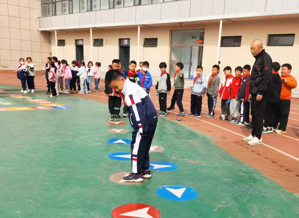 中小学生每天在校运动八戒体育平台时间如何达到2小时？——来自河北多地校园的走访观察(图1)