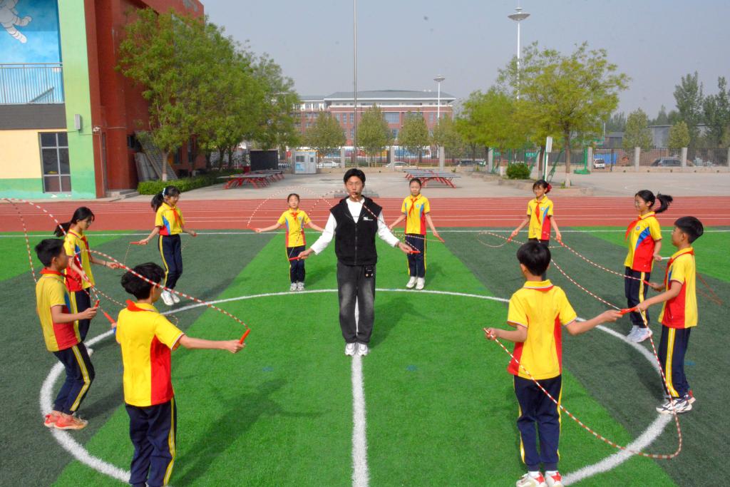 中小学生每天在校运动八戒体育平台时间如何达到2小时？——来自河北多地校园的走访观察(图3)